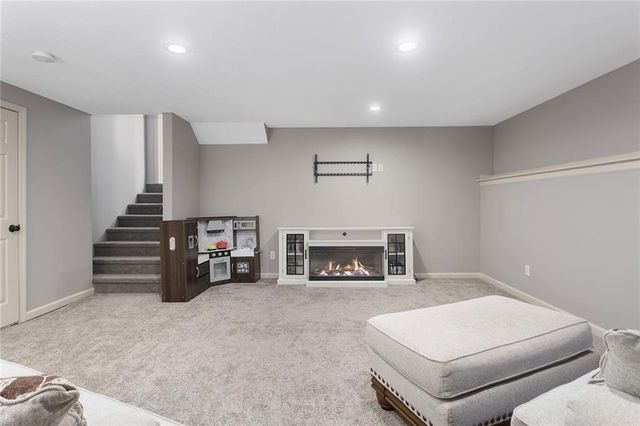 10904 N Manchester Avenue, Kansas City, MO 64157
