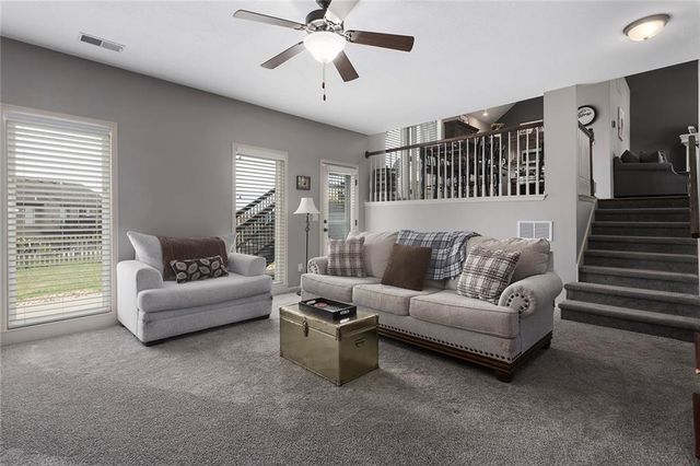 10904 N Manchester Avenue, Kansas City, MO 64157