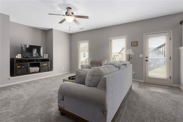10904 N Manchester Avenue, Kansas City, MO 64157