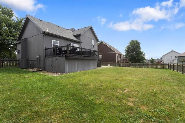 10904 N Manchester Avenue, Kansas City, MO 64157