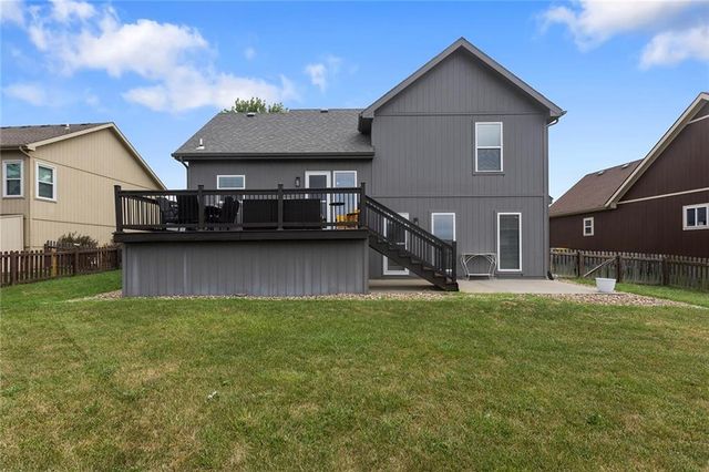 10904 N Manchester Avenue, Kansas City, MO 64157