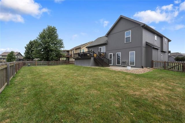 10904 N Manchester Avenue, Kansas City, MO 64157