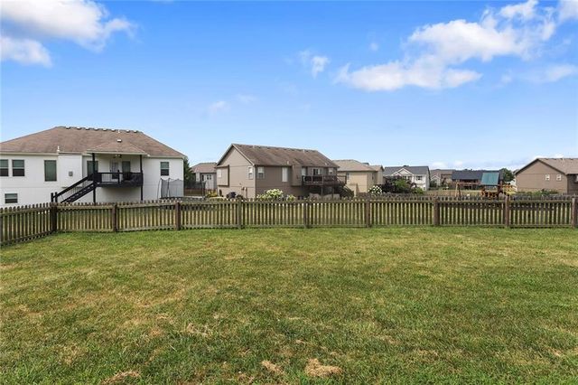 10904 N Manchester Avenue, Kansas City, MO 64157