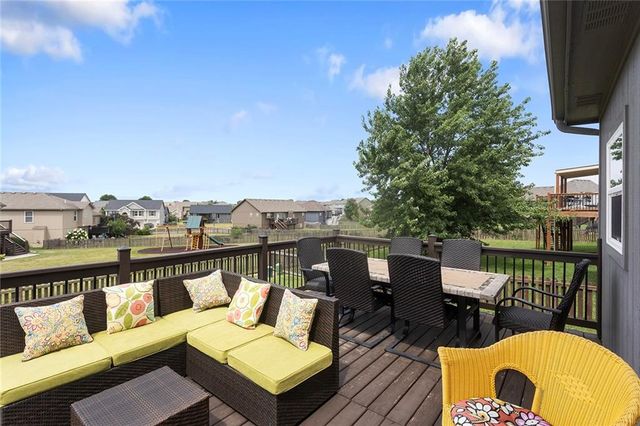10904 N Manchester Avenue, Kansas City, MO 64157