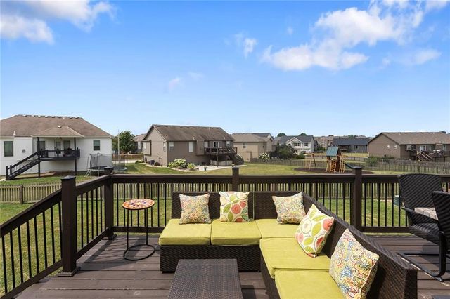 10904 N Manchester Avenue, Kansas City, MO 64157