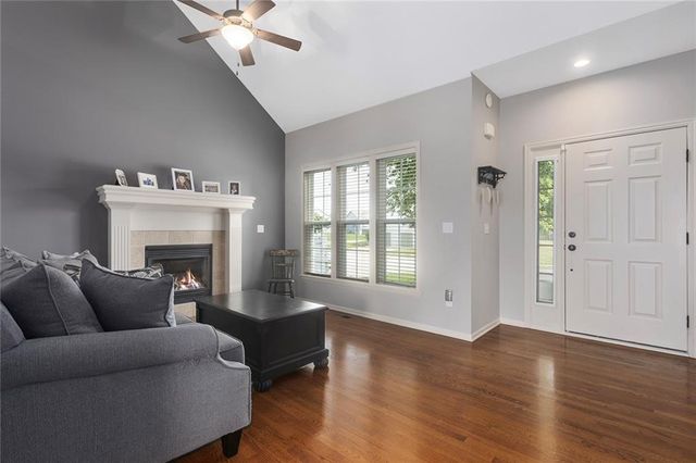 10904 N Manchester Avenue, Kansas City, MO 64157