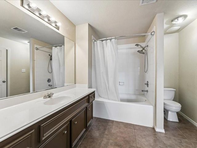 2915 Clay Avenue, Houston, TX 77003