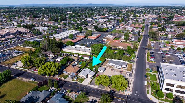 225 Ash Ave, Oakdale, CA 95361