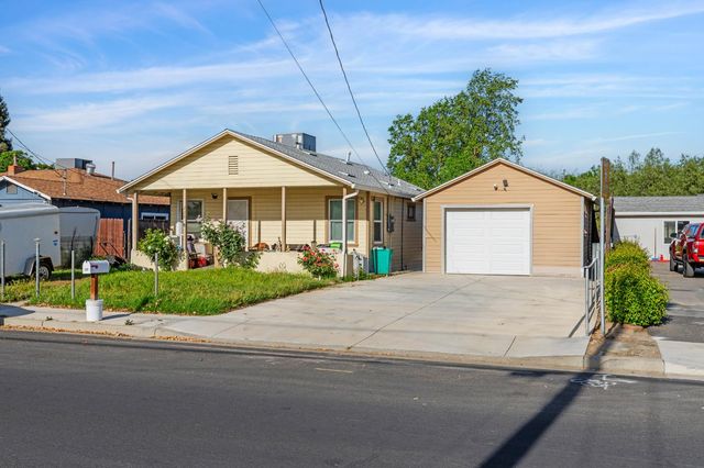 225 Ash Ave, Oakdale, CA 95361