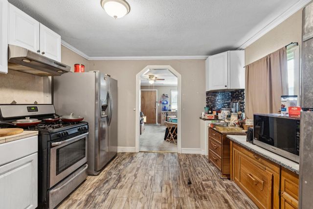 225 Ash Ave, Oakdale, CA 95361