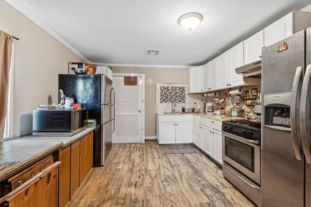 225 Ash Ave, Oakdale, CA 95361