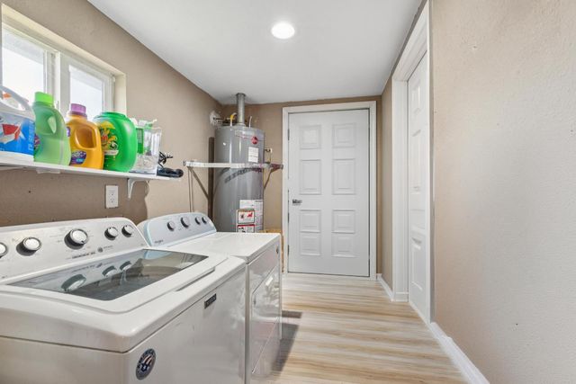 225 Ash Ave, Oakdale, CA 95361