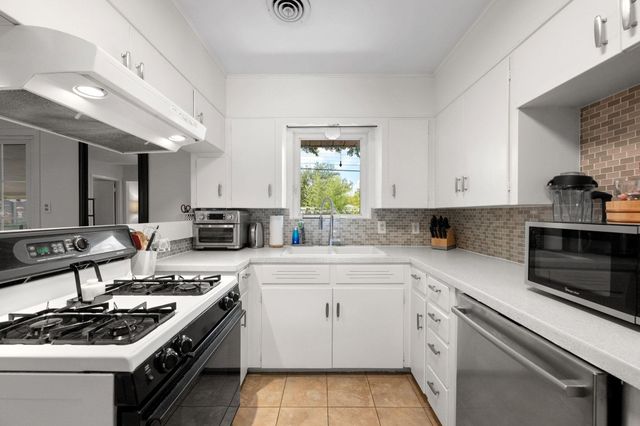 2702 Little John LN, Austin, TX 78704