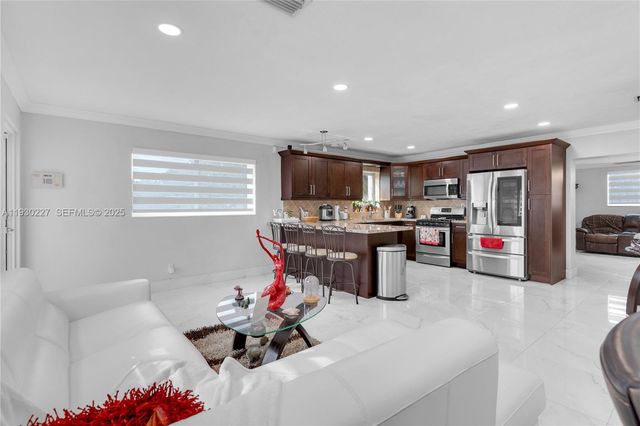 11051 SW 69th Dr, Miami, FL 33173