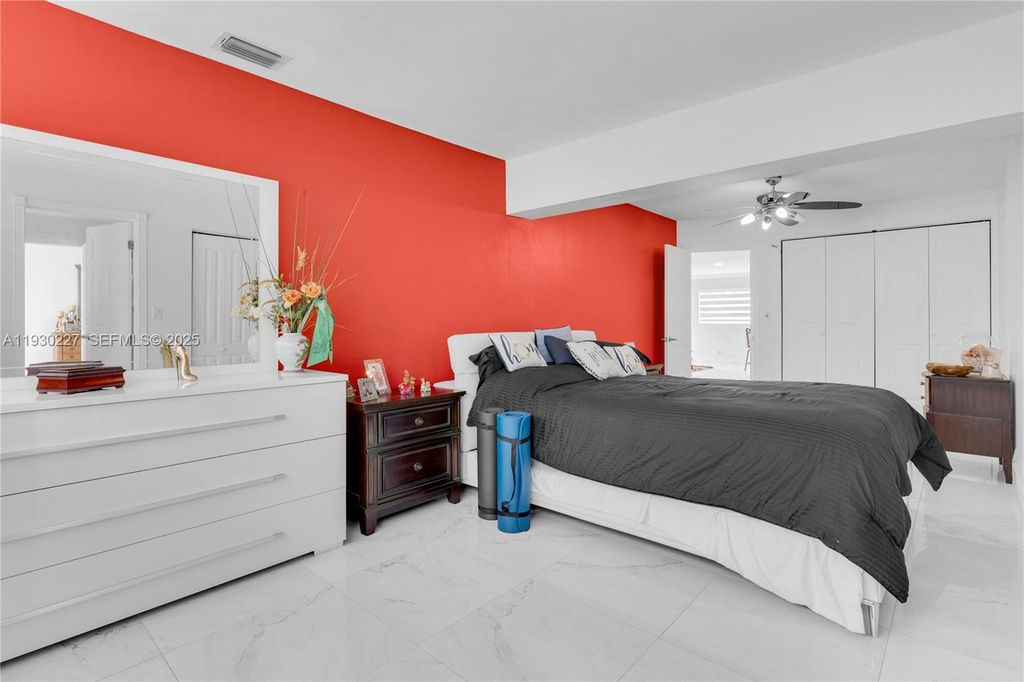 Image 15 of property listing at 11051 SW 69th Dr, Miami, FL 33173