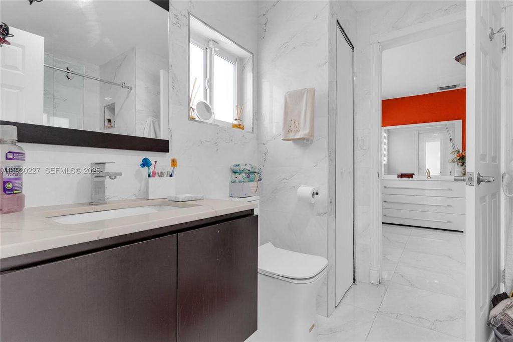 Image 16 of property listing at 11051 SW 69th Dr, Miami, FL 33173