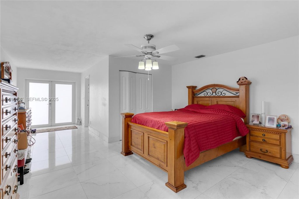 Image 19 of property listing at 11051 SW 69th Dr, Miami, FL 33173