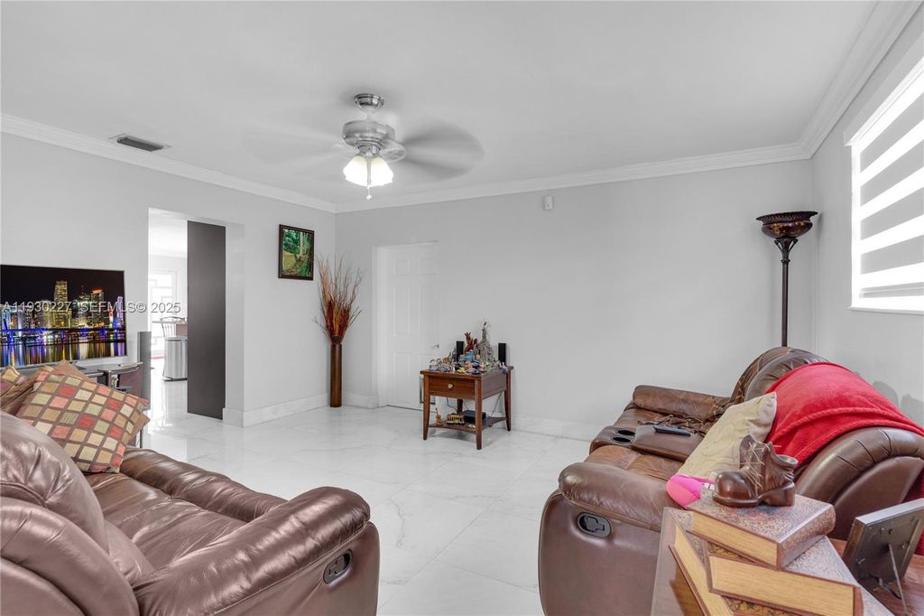 Image 21 of property listing at 11051 SW 69th Dr, Miami, FL 33173