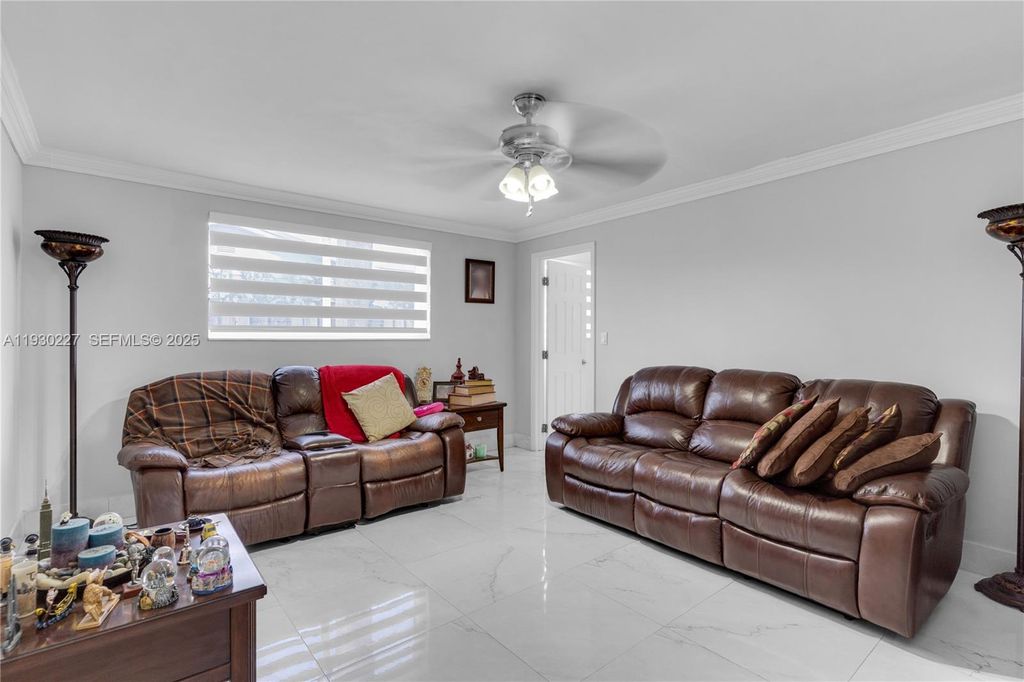 Image 22 of property listing at 11051 SW 69th Dr, Miami, FL 33173