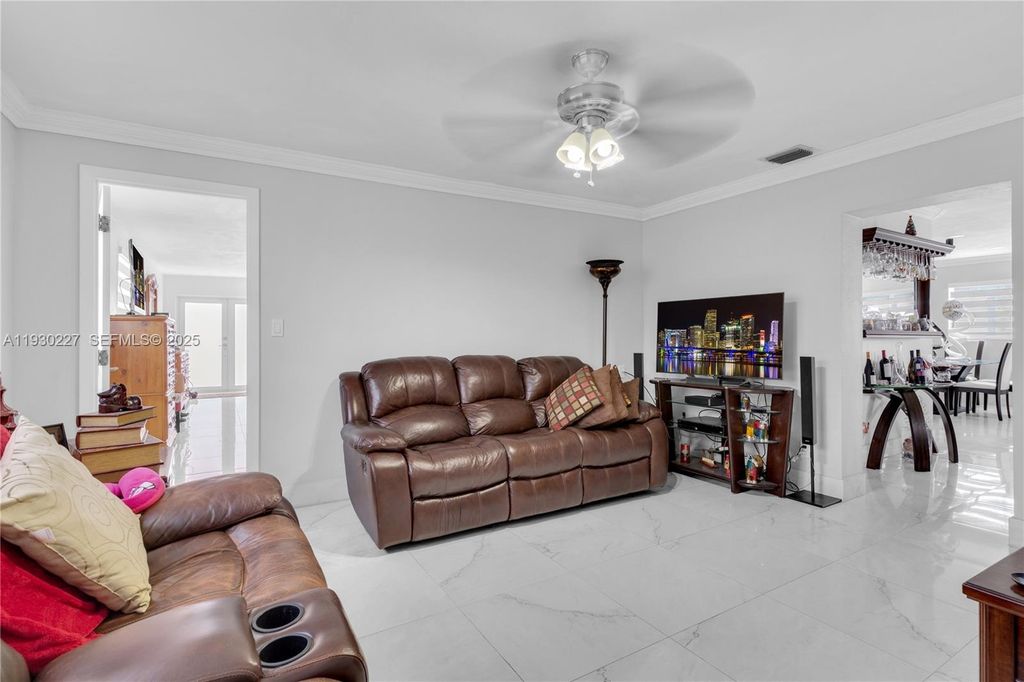 Image 24 of property listing at 11051 SW 69th Dr, Miami, FL 33173