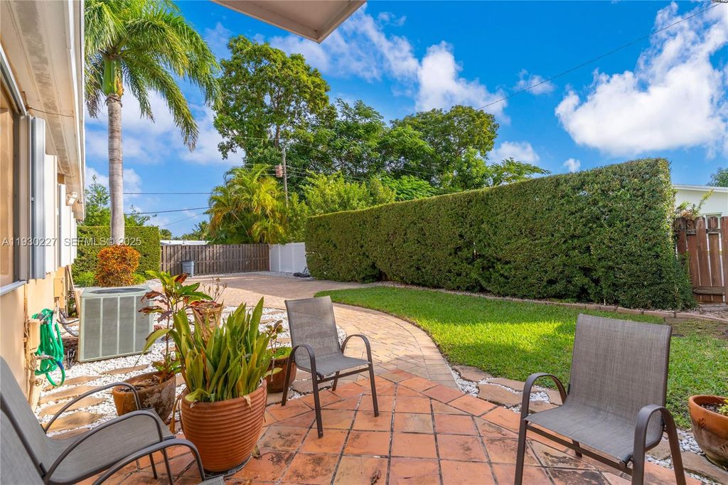 Image 27 of property listing at 11051 SW 69th Dr, Miami, FL 33173