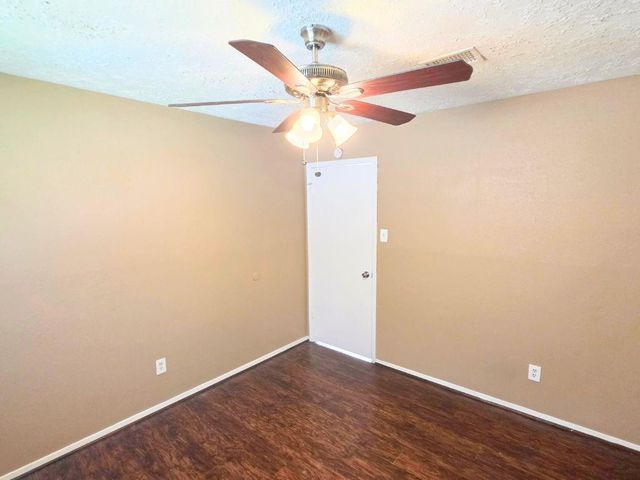 423 N Compass Rose Circle, Crosby, TX 77532