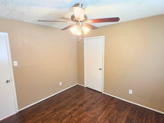 423 N Compass Rose Circle, Crosby, TX 77532