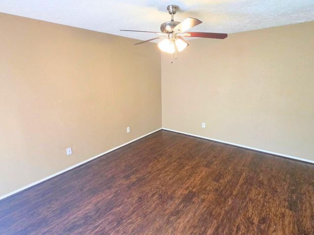 423 N Compass Rose Circle, Crosby, TX 77532
