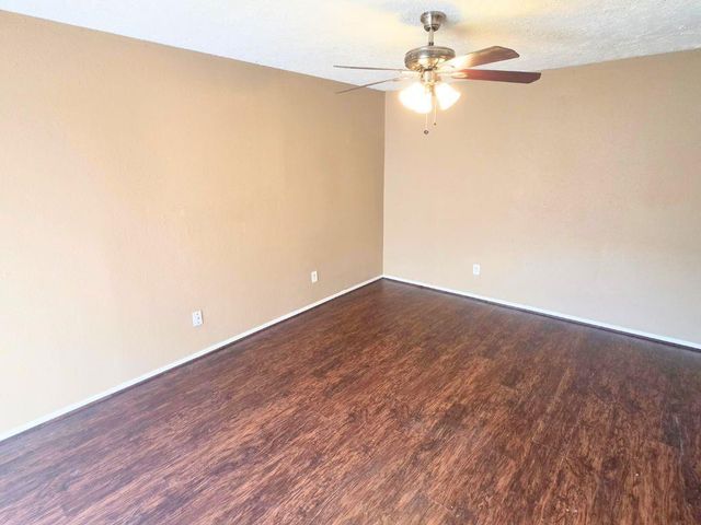423 N Compass Rose Circle, Crosby, TX 77532