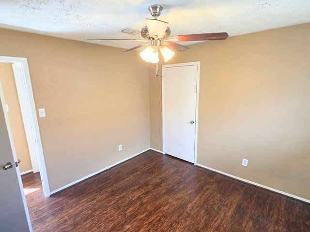 423 N Compass Rose Circle, Crosby, TX 77532