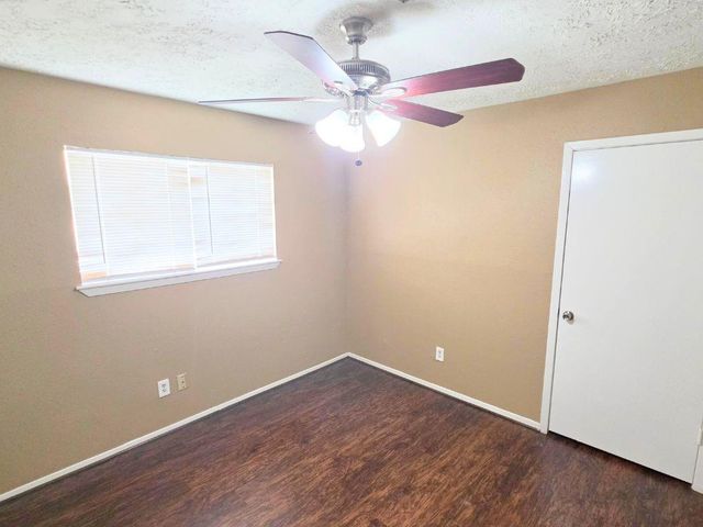 423 N Compass Rose Circle, Crosby, TX 77532