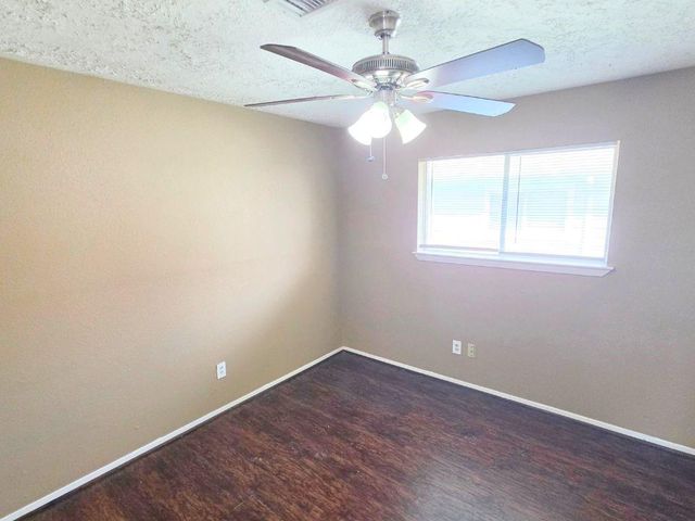 423 N Compass Rose Circle, Crosby, TX 77532