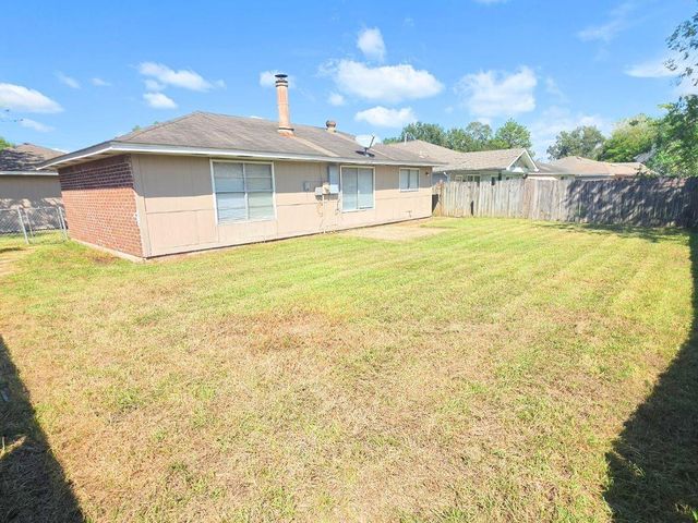 423 N Compass Rose Circle, Crosby, TX 77532
