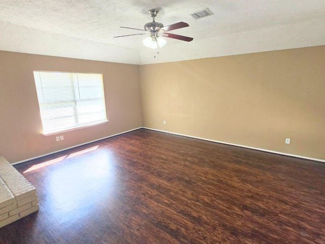 423 N Compass Rose Circle, Crosby, TX 77532