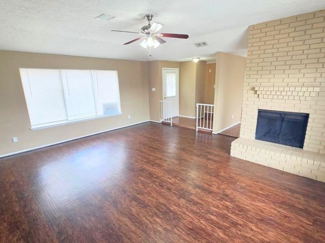 423 N Compass Rose Circle, Crosby, TX 77532