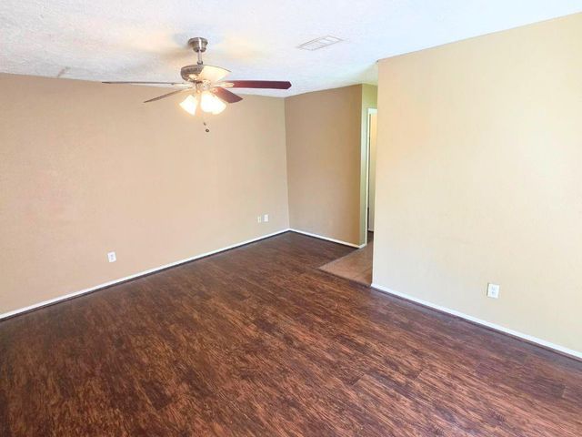 423 N Compass Rose Circle, Crosby, TX 77532