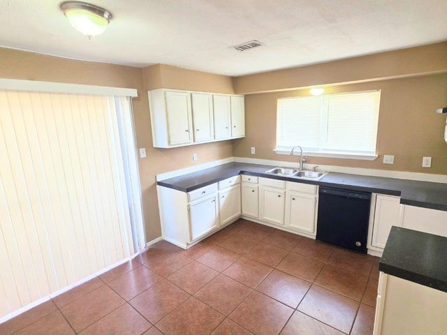 423 N Compass Rose Circle, Crosby, TX 77532