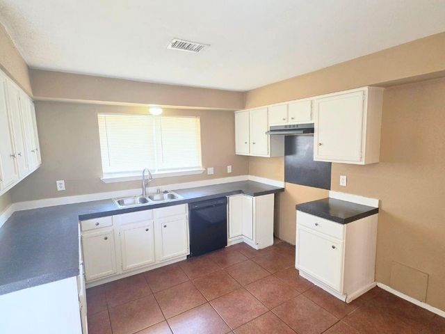 423 N Compass Rose Circle, Crosby, TX 77532