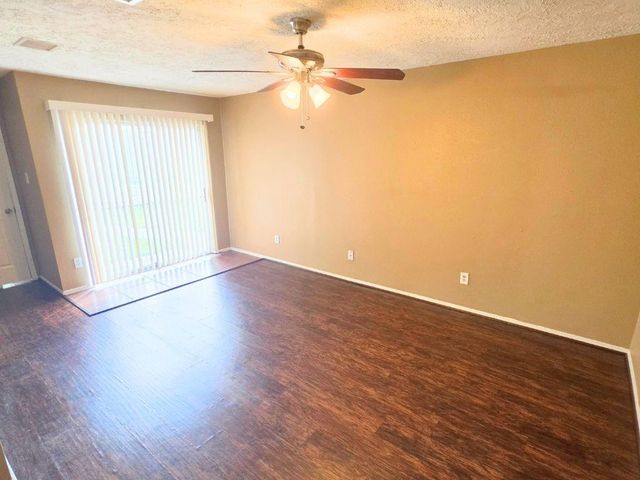 423 N Compass Rose Circle, Crosby, TX 77532