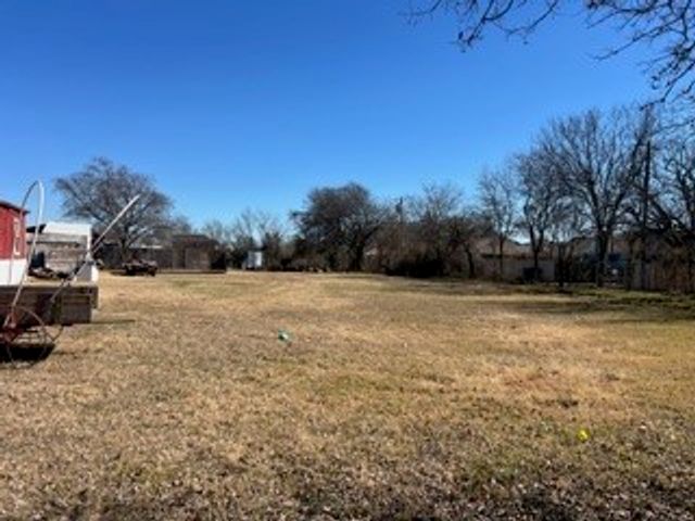 1006 N Masters Drive, Dallas, TX 75217