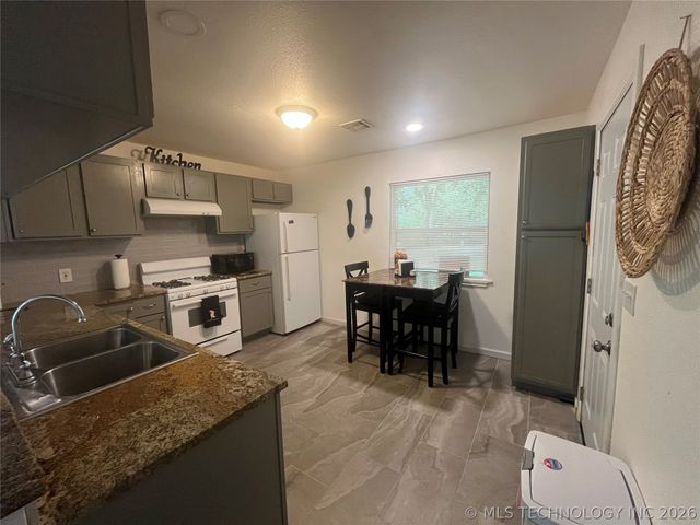 2014 N Delaware Place, Tulsa, OK 74110