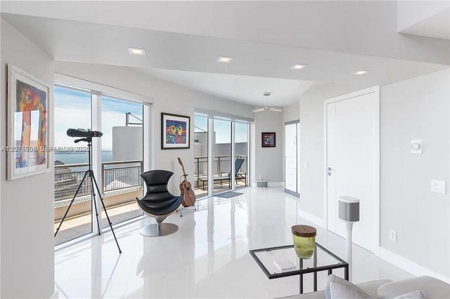 60 SW 13th Street 5210, Miami, FL 33130