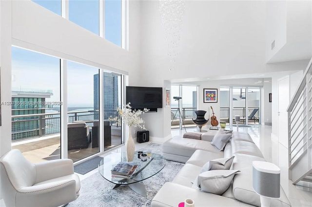 60 SW 13th Street 5210, Miami, FL 33130