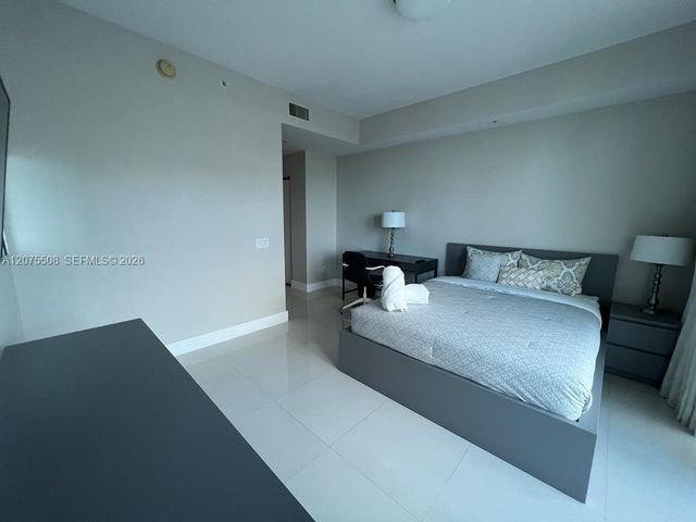 60 SW 13th Street 5210, Miami, FL 33130