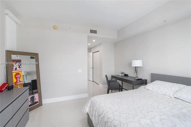 60 SW 13th Street 5210, Miami, FL 33130