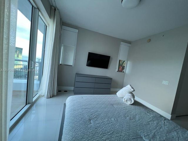 60 SW 13th Street 5210, Miami, FL 33130