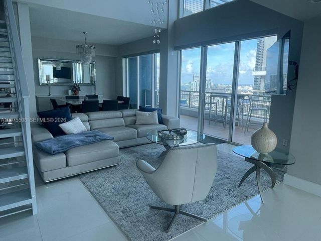 60 SW 13th Street 5210, Miami, FL 33130