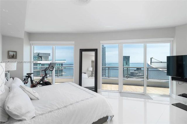 60 SW 13th Street 5210, Miami, FL 33130