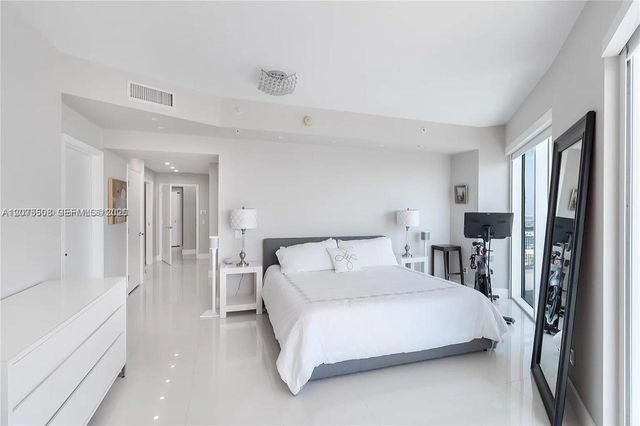 60 SW 13th Street 5210, Miami, FL 33130
