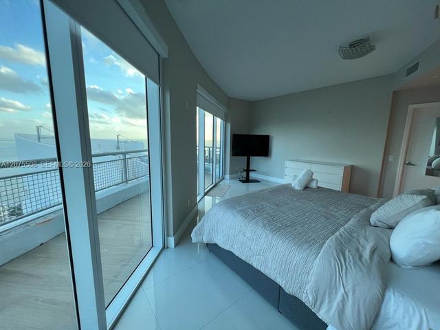 60 SW 13th Street 5210, Miami, FL 33130